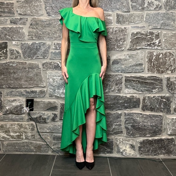 VENUS Dresses & Skirts - VENUS Green Off-Shoulder Ruffle Dress (Medium)